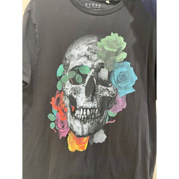 GUESS T-SHIRT SKULL ROSES GRAPHIC PRINT SIZE LARGE BLACK EMO GOTHIC CORE - Picture 11 of 12